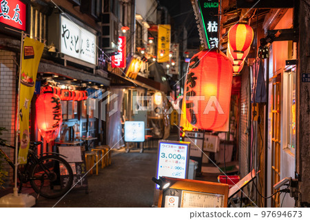 《東京》赤羽站前懷舊酒吧街 《東京》赤羽站前懷舊酒吧街 97694673