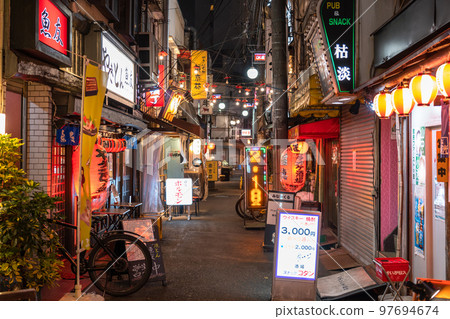 《東京》赤羽站前懷舊酒吧街 《東京》赤羽站前懷舊酒吧街 97694674