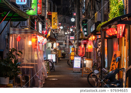 《東京》赤羽站前懷舊酒吧街 《東京》赤羽站前懷舊酒吧街 97694685