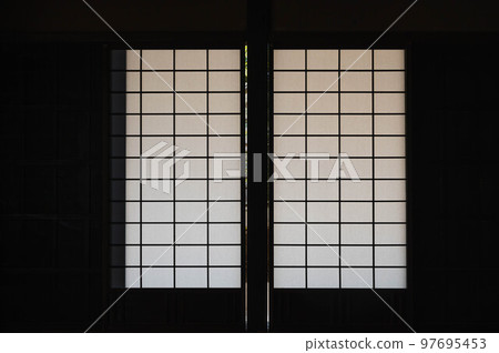 Shoji屏幕的舊私人住宅 97695453