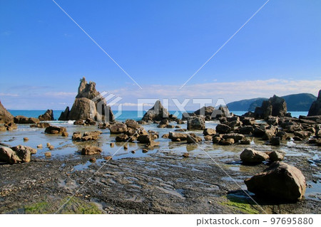 Hashigui Rock (Kushimoto Town, Wakayama Prefecture) 97695880