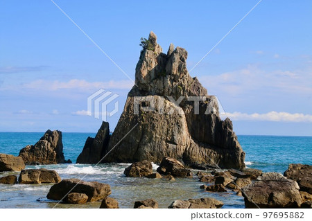 Hashigui Rock (Kushimoto Town, Wakayama Prefecture) Hashigui Rock (Kushimoto Town, Wakayama Prefecture) 97695882