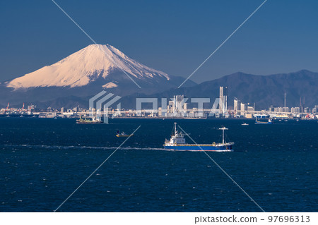 "Kanagawa Prefecture" View of Mt. Fuji and the cityscape of Yokohama from Tokyo Bay 97696313