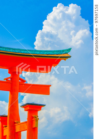宮島的鳥居·嚴島神社 97697158