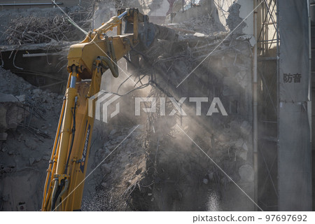 建築拆除:切割鋼筋的大型劈裂機 建築拆除:切割鋼筋的大型劈裂機 97697692