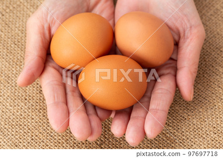 Akadama free-range eggs 97697718