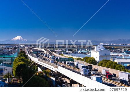《埼玉縣》美女木十字路口和富士山的景觀和交通圖 97697729