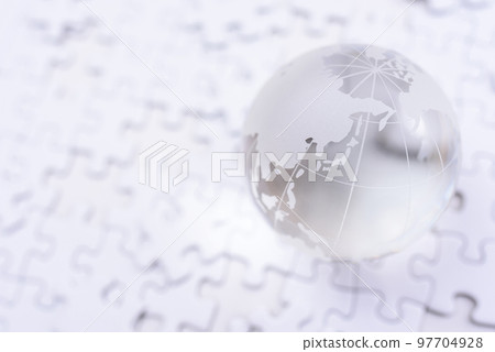 雜亂無章的拼圖上的地球 Focus Japan Korea bright 雜亂無章的拼圖上的地球 Focus Japan Korea bright 97704928