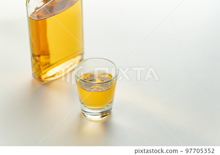 威士忌直接一槍 97705352