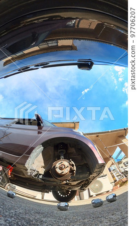 更換汽車的無釘輪胎 從下面複製 更換汽車的無釘輪胎 從下面複製 97706207