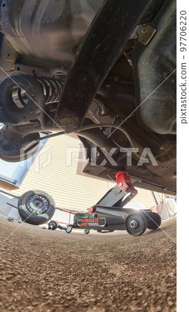 Replacing the car's studless tires Copy from below Replacing the car's studless tires Copy from below 97706220