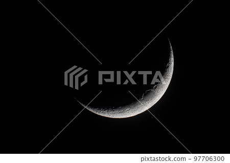 December 26, 2022 Moon age 2.92 17:22 97706300