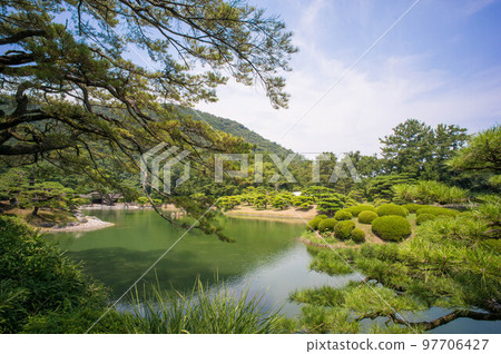 香川栗林公園美麗的自然風光 香川栗林公園美麗的自然風光 97706427