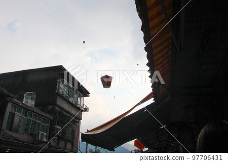 台灣十分老街的天燈 97706431