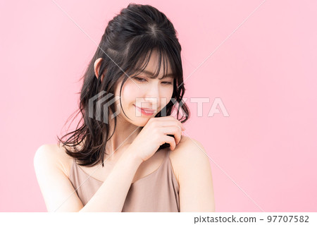 Female beauty beauty make-up skin care 97707582