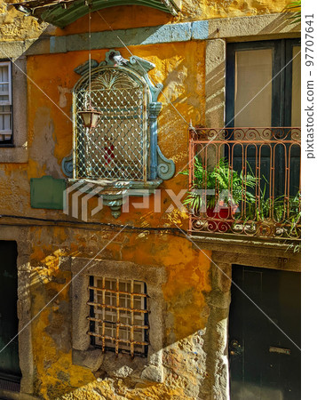 Old house facade sunshine Porto Old house facade sunshine Porto 97707641
