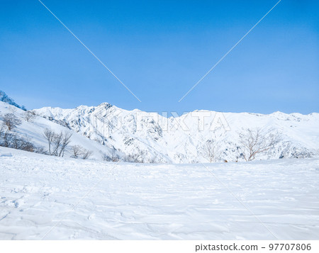 Winter Tomi Ridge Trekking: Looking at Goryudake and Karamatsudake 97707806