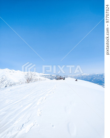 Winter Tomi Ridge Trekking: View of Hakuba Sanzan 97707824