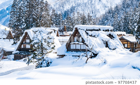 Ainokura Gassho-zukuri Village (Winter) 97708437