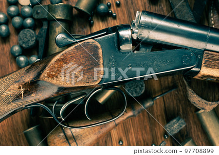 Antique 16 gauge break-action smooth-bored shotgun with brass cases and accessories for cartridge reloading. Antique 16 gauge break-action smooth-bored shotgun with brass cases and accessories for cartridge reloading. 97708899