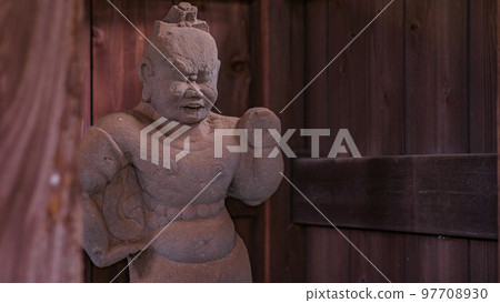 [神奈川縣]鹽谷寺的仁王像和仁王門*自然風光 97708930