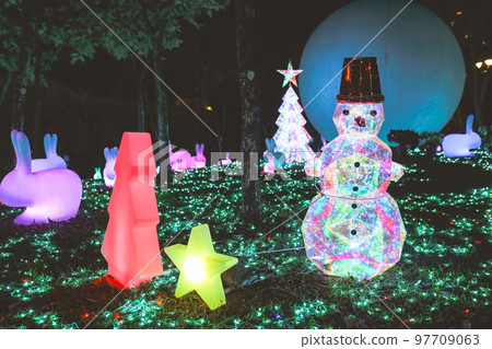holiday decorations, at On Shan Park, hk 23 Dec 2022 holiday decorations, at On Shan Park, hk 23 Dec 2022 97709063
