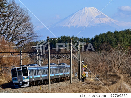 以富士山為背景的211係長野彩色中央本線 97709281