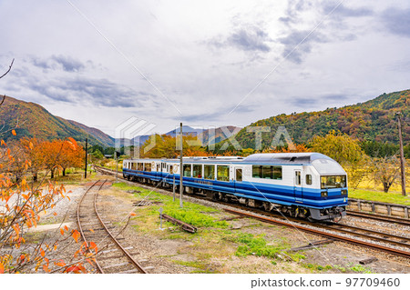 Oza Toro Observation Train Hoshigo Torokko Train Momiji Oza Toro Observation Train Hoshigo Torokko Train Momiji 97709460
