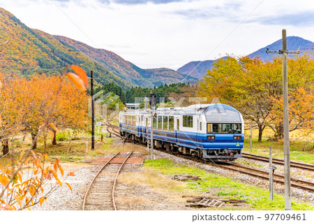 Oza Toro Observation Train Hoshigo Torokko Train Momiji 97709461