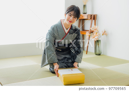 A Japanese-style room with a black tie-dye A Japanese-style room with a black tie-dye 97709565