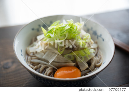 溫暖的月見蕎麥麵 溫暖的月見蕎麥麵 97709577