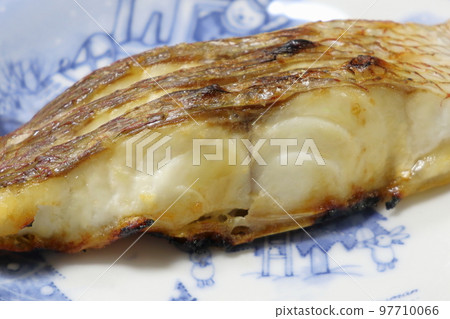 "Salted red sea bream fillet" with homely and rustic presentation 97710066