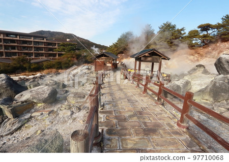 Unzen Jigoku promenade (toward Oito Jigoku and hot spring egg shops) Unzen Jigoku promenade (toward Oito Jigoku and hot spring egg shops) 97710068