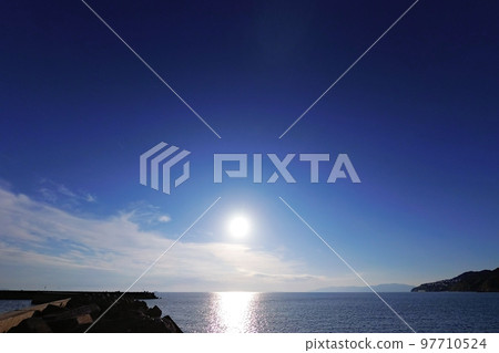 午後清爽的藍天和海岸,冬天,超廣角,主要是天空,221031pm 午後清爽的藍天和海岸,冬天,超廣角,主要是天空,221031pm 97710524