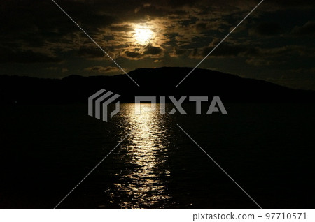 Full moon on Zamami Island 97710571