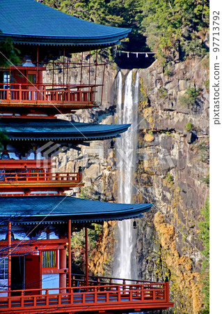 Three-storied pagoda and Nachi Falls (Nachikatsuura Town, Wakayama Prefecture) Three-storied pagoda and Nachi Falls (Nachikatsuura Town, Wakayama Prefecture) 97713792