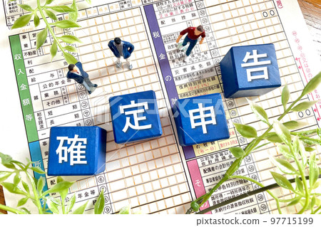 納稅申報表、財務報告、男女 97715199