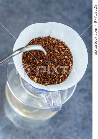 咖啡手衝咖啡HARIO V60萃取鳥瞰圖 97715528