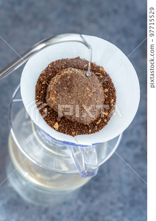 咖啡手衝咖啡HARIO V60萃取鳥瞰圖 97715529