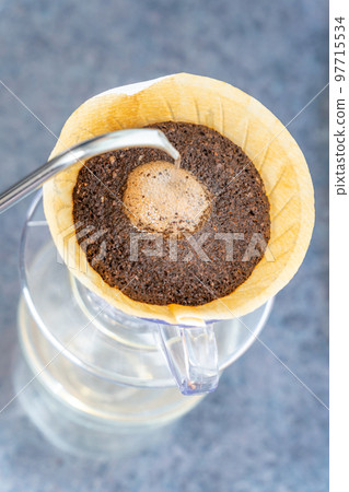 咖啡手衝咖啡HARIO V60萃取鳥瞰圖 97715534