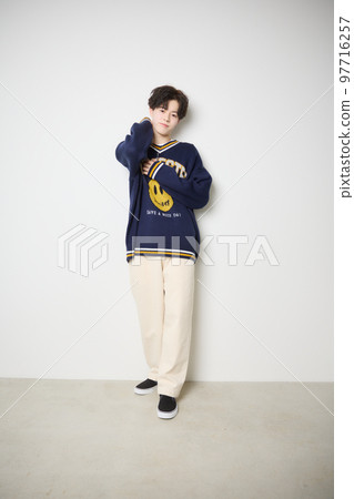 年輕男子肖像 97716257