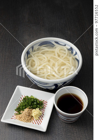 Udon noodle with fried noodles 97716552