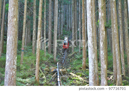 [通向高松石灰岩洞穴的道川溫泉單軌電車]奈良吉野郡天川村道川 97716701