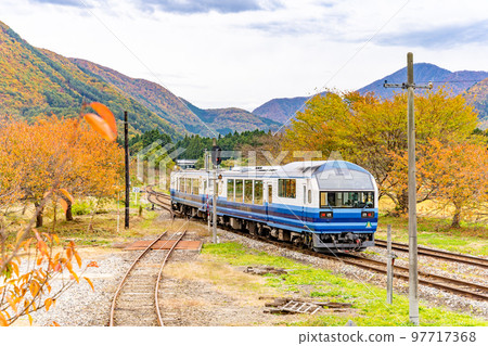 Oza Toro Observation Train Hoshigo Torokko Train Momiji Oza Toro Observation Train Hoshigo Torokko Train Momiji 97717368