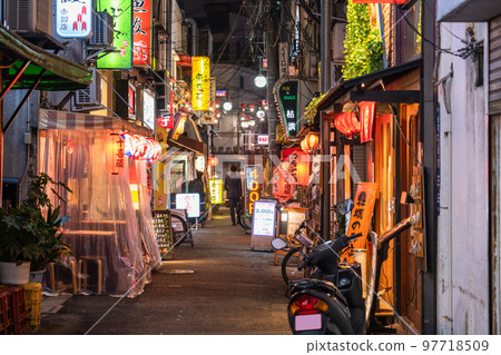 《Tokyo》In front of Akabane station, a nostalgic bar district 97718509