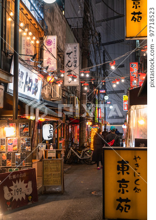 《東京》赤羽站前懷舊酒吧街 《東京》赤羽站前懷舊酒吧街 97718523