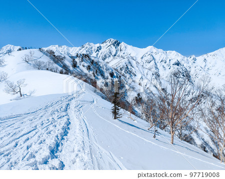 冬季多米嶺徒步旅行：五龍山的景色 97719008