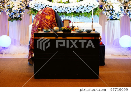 Guru bowing to the altar Guru bowing to the altar 97719099