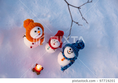 Winter Campfire Snowman Family 97719201