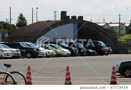 Remaining bunker at Air Self-Defense Force Komaki Air Base (photographed in 2010) 97719434